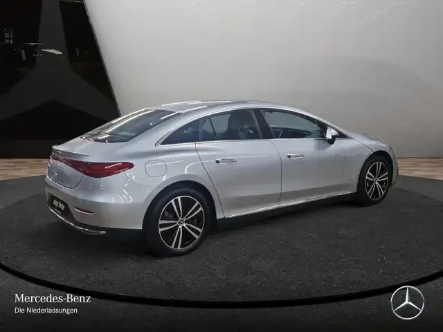 Mercedes-Benz EQE 300
