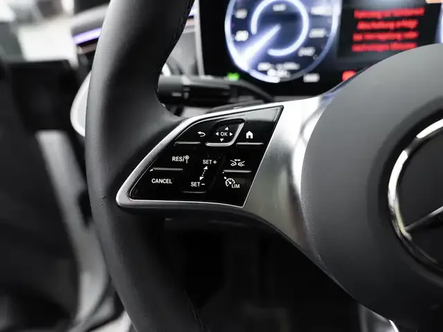 Mercedes-Benz EQE 300