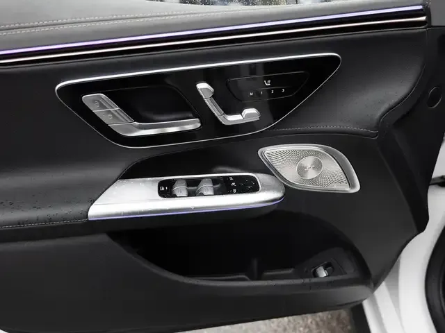 Mercedes-Benz EQE 300