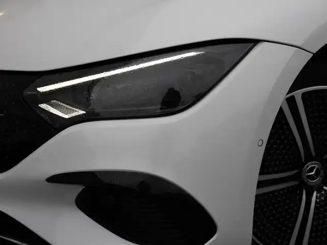 Mercedes-Benz EQE 300