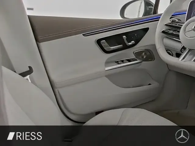 Mercedes-Benz EQE 300