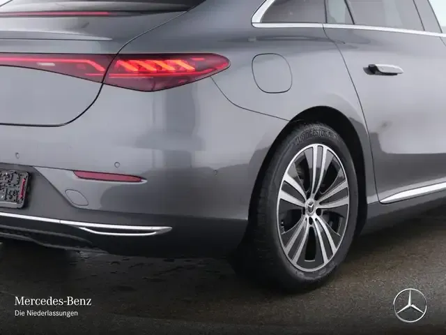 Mercedes-Benz EQE 300