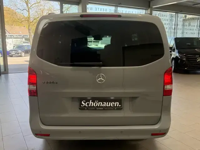 Mercedes-Benz V 220