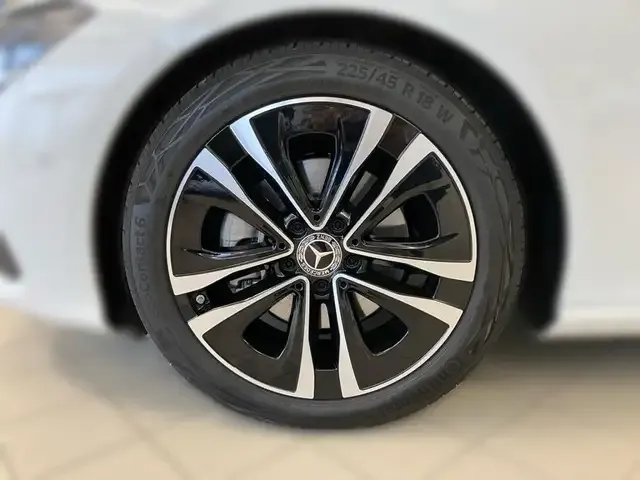 Mercedes-Benz CLA 180