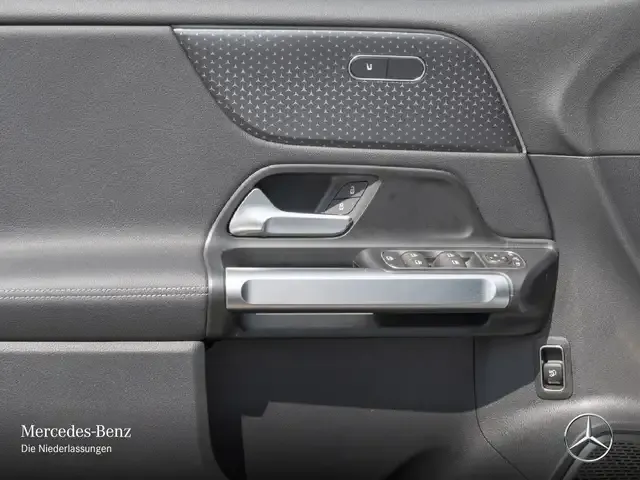 Mercedes-Benz EQB 300