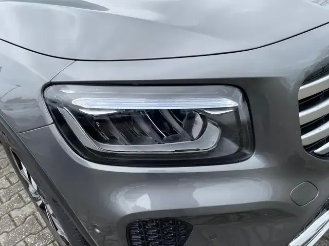 Mercedes-Benz GLB 180