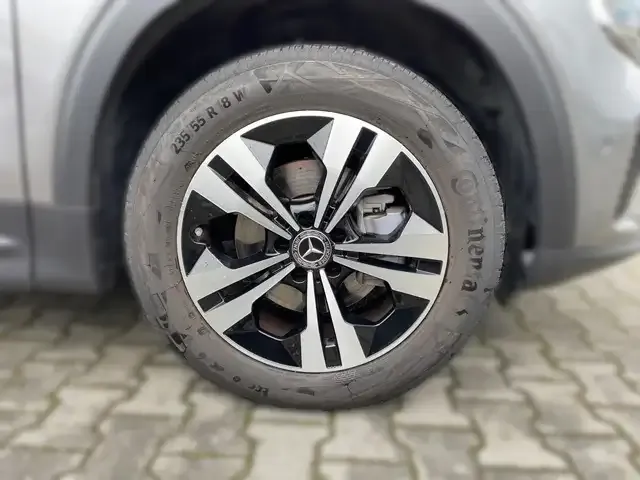 Mercedes-Benz GLB 180