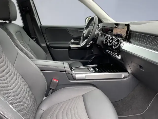 Mercedes-Benz GLB 180