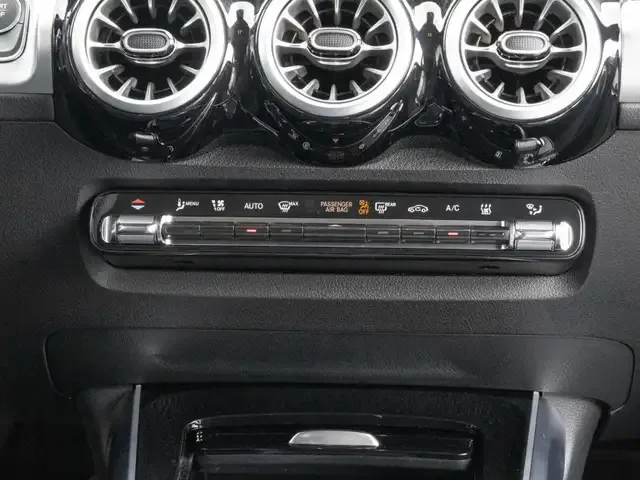 Mercedes-Benz EQB 300