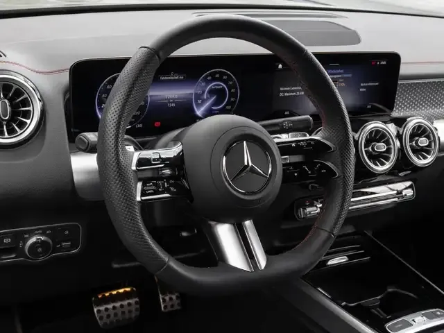 Mercedes-Benz EQB 300