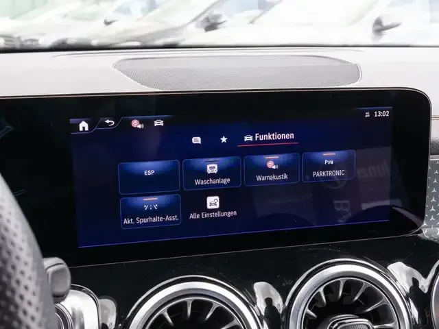 Mercedes-Benz EQB 300