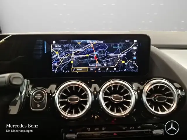 Mercedes-Benz GLA 220
