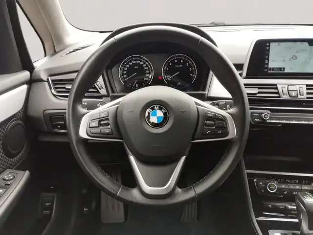 BMW 225