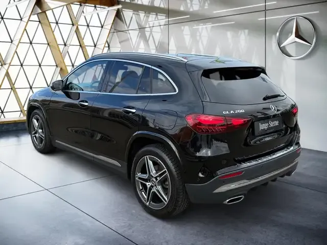 Mercedes-Benz GLA 200