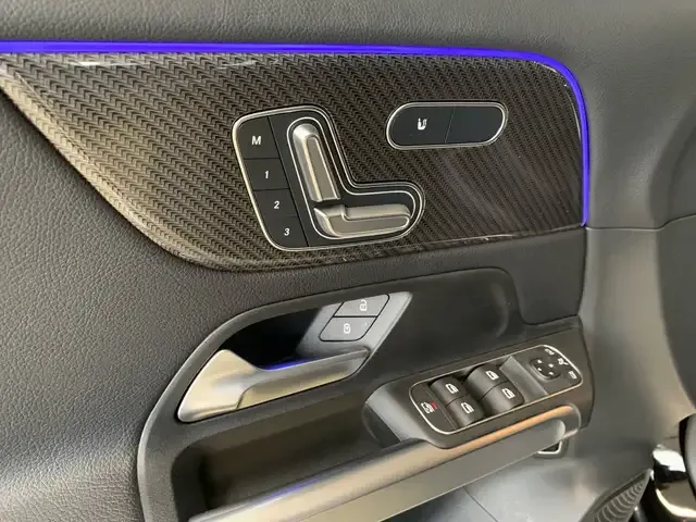 Mercedes-Benz GLB 220