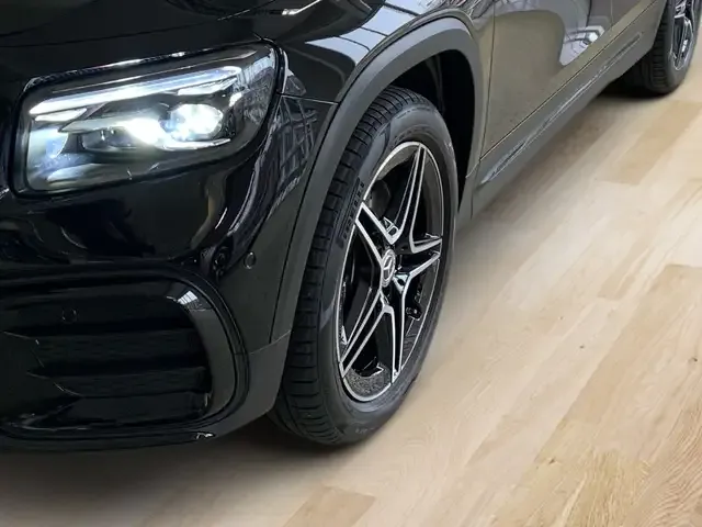 Mercedes-Benz GLB 220