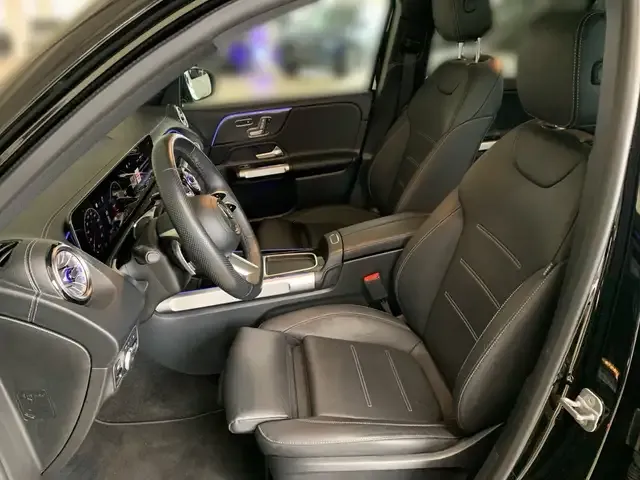 Mercedes-Benz GLB 220