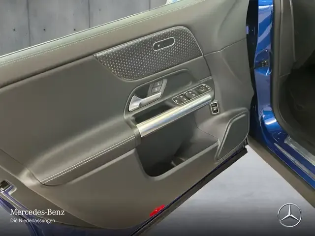 Mercedes-Benz EQA 300