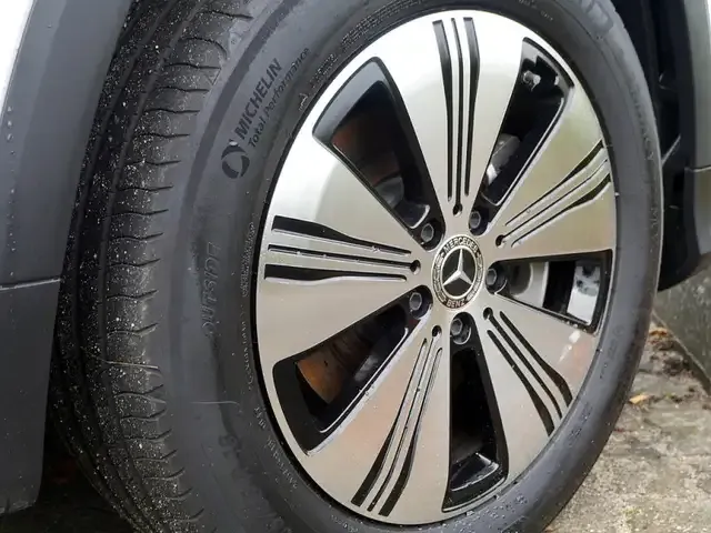 Mercedes-Benz EQB 300