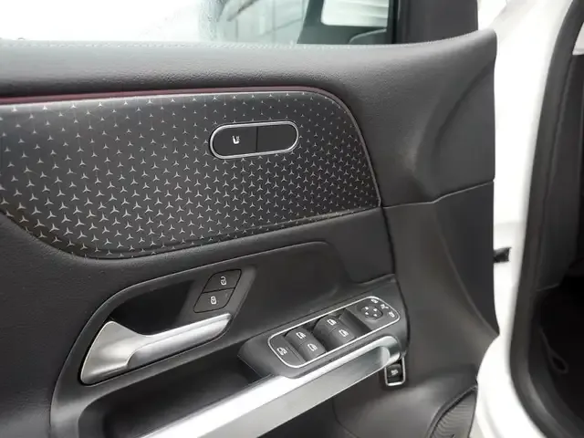 Mercedes-Benz EQB 300