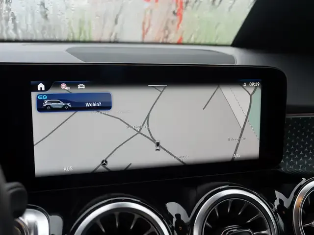 Mercedes-Benz EQB 300