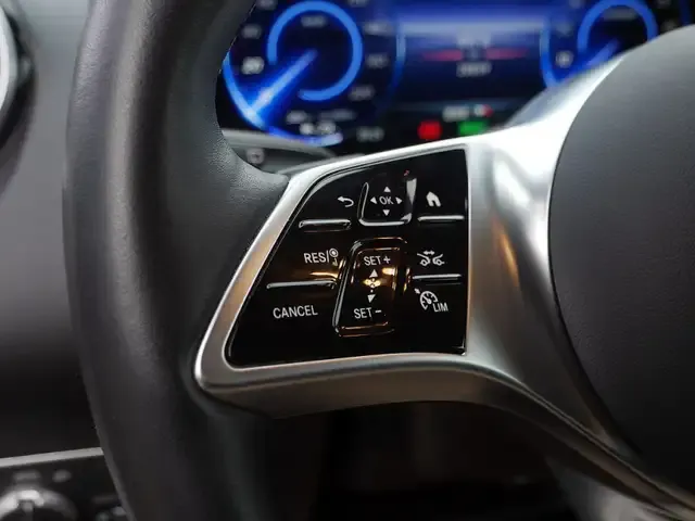 Mercedes-Benz EQB 300