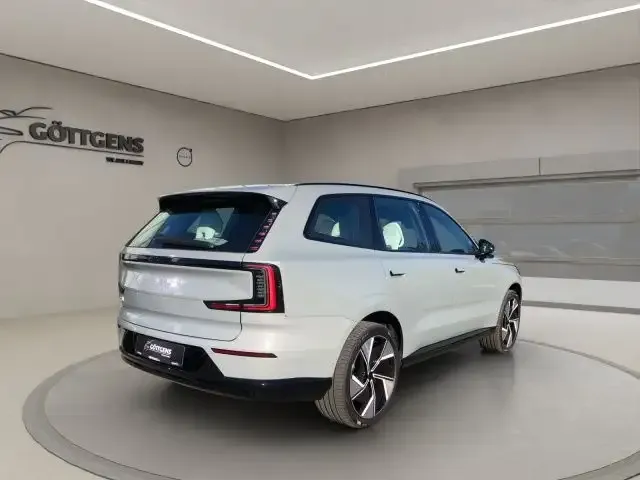 Volvo EX90