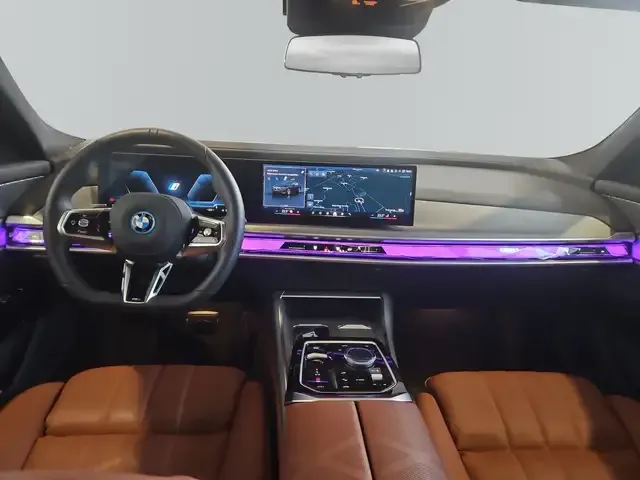 BMW i7