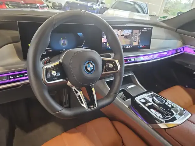 BMW i7