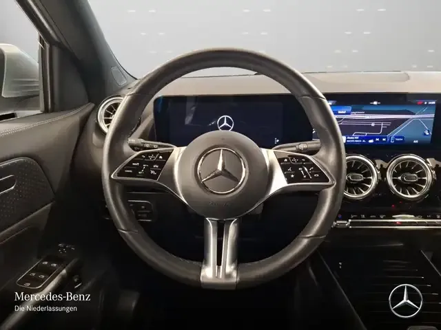 Mercedes-Benz EQA 300