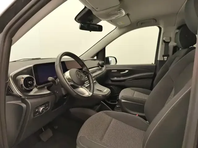 Mercedes-Benz V 220