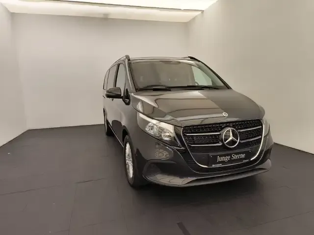 Mercedes-Benz V 220
