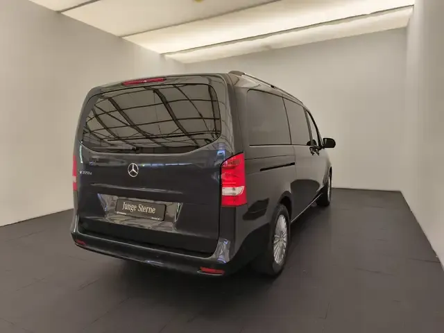 Mercedes-Benz V 220