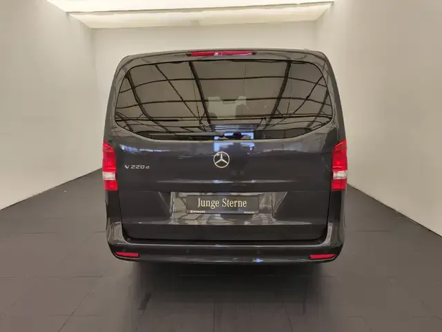 Mercedes-Benz V 220
