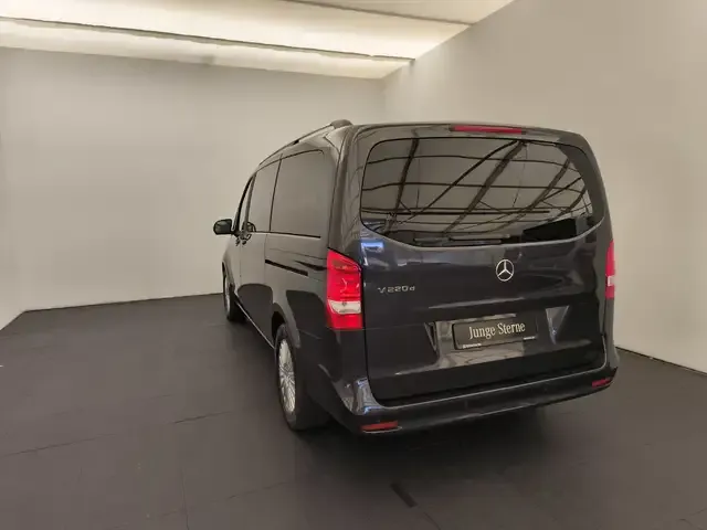 Mercedes-Benz V 220