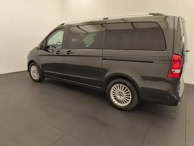 Mercedes-Benz V 220