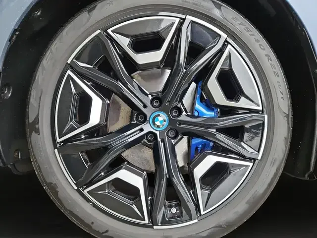 BMW iX