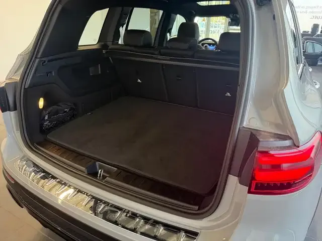 Mercedes-Benz GLB 220