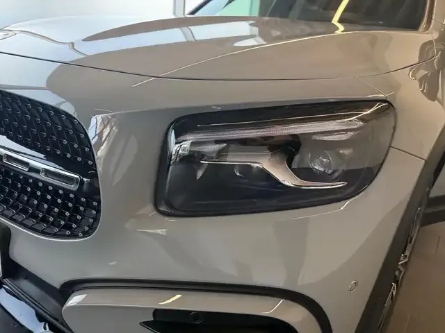 Mercedes-Benz GLB 220