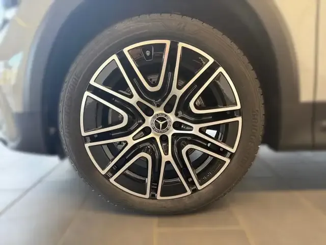 Mercedes-Benz GLB 220