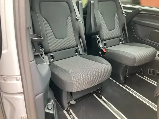 Mercedes-Benz V 220
