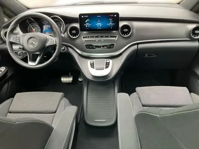 Mercedes-Benz V 220
