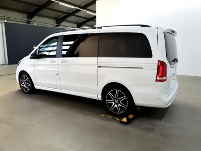 Mercedes-Benz V 220