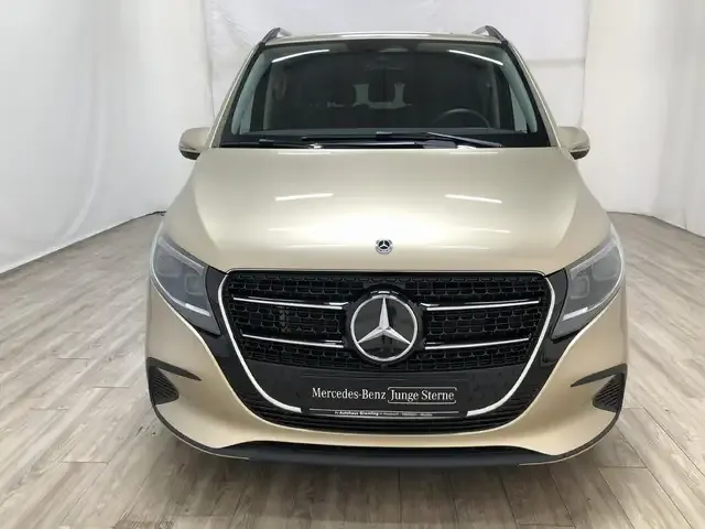 Mercedes-Benz V 220