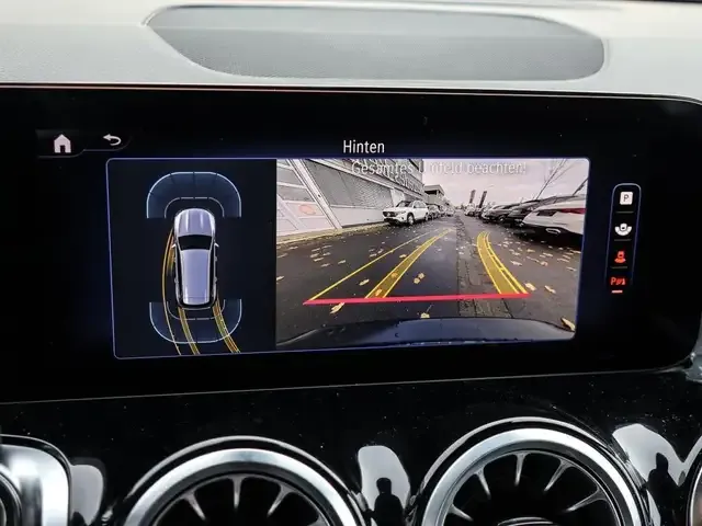 Mercedes-Benz EQB 300