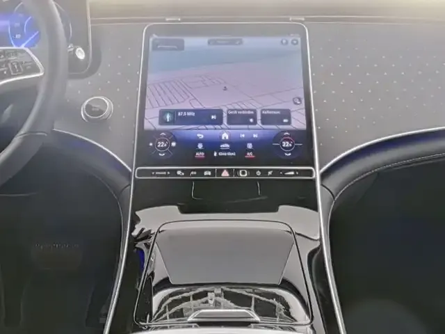 Mercedes-Benz EQE 300