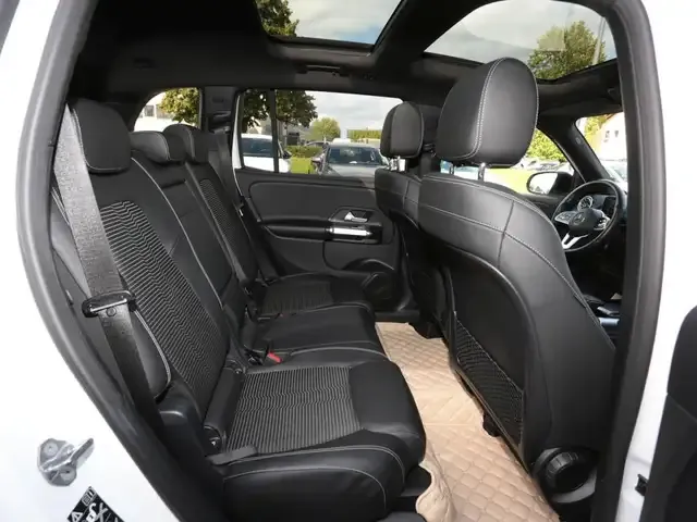 Mercedes-Benz GLB 220