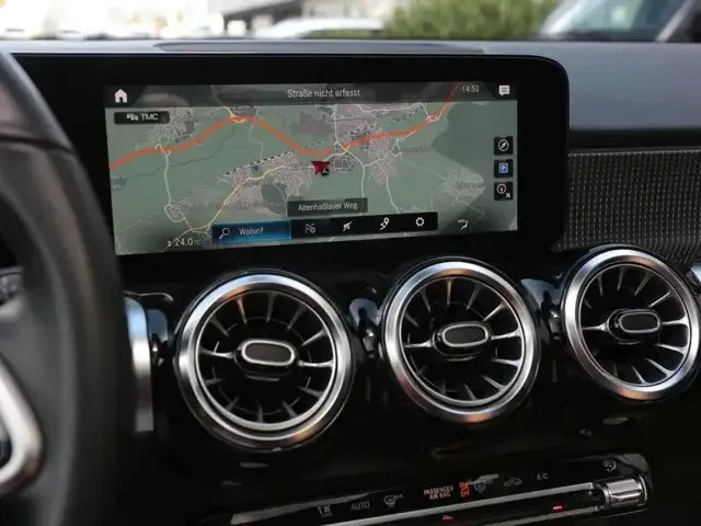 Mercedes-Benz GLB 220