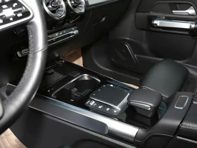 Mercedes-Benz GLB 220