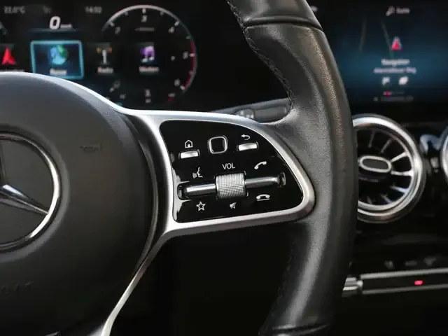 Mercedes-Benz GLB 220